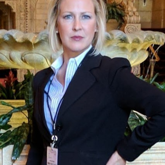 Meet your Posher, Cyndi - Picture 8 of 9